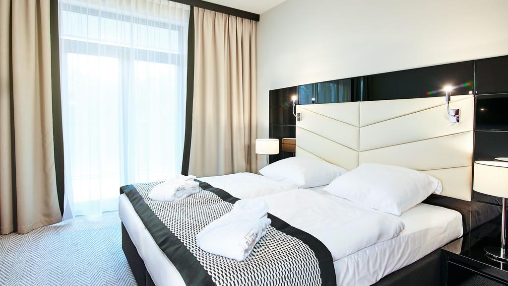 Diune Hotel By Zdrojowa Kolobřeh Exteriér fotografie A bedroom in a hotel